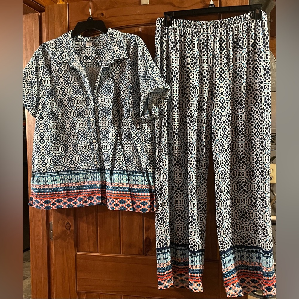 East 5th XL Ladies top and L bottoms. The colors are turquoise blue with coral.